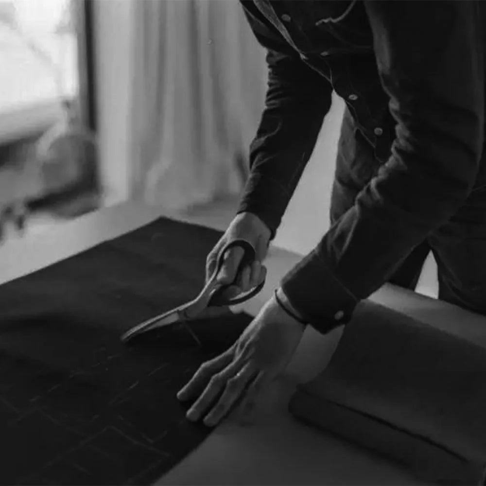 3 Pieces Black Classic Men Suit Tuxedo Peak Lapel Groomsmen Wedding Suits Set Fashion Men Business Blazer Jacket+Pants+Vest