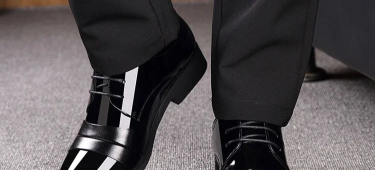 Social Shoe for Men Casual Business Patent Leather Shoes Man Bright Upper Pointed Toe 2025 Trend Office Suit Footwear New