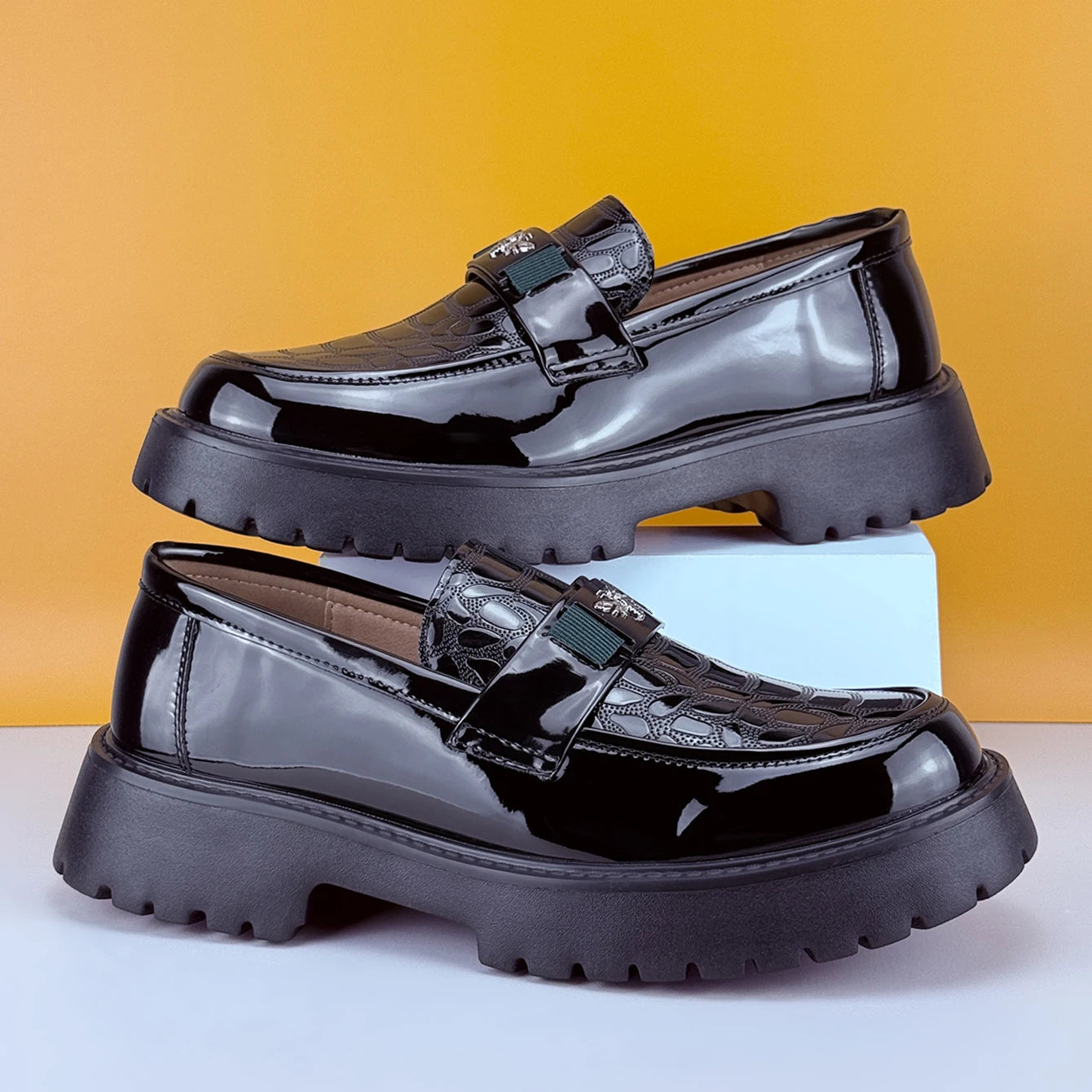 2025 Men's Round Toe Thick Soled Light Luxury Leather Shoes Loafers Non Slip Comfort Fashio Business Office Formal Shoes